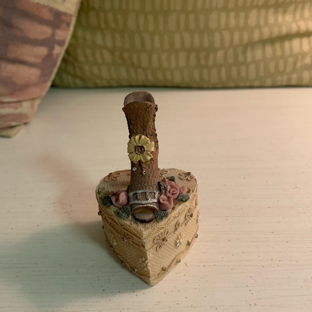 HEART & SHOE TRINKET BOX - Picture 6 of 9